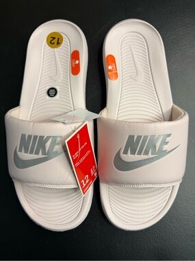 Nike Victori One Slides Women’s Size 12 Barely Rose Metallic Silver NWT
